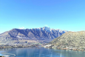 Lake, Mountain & Relax - Queenstown Holiday Home